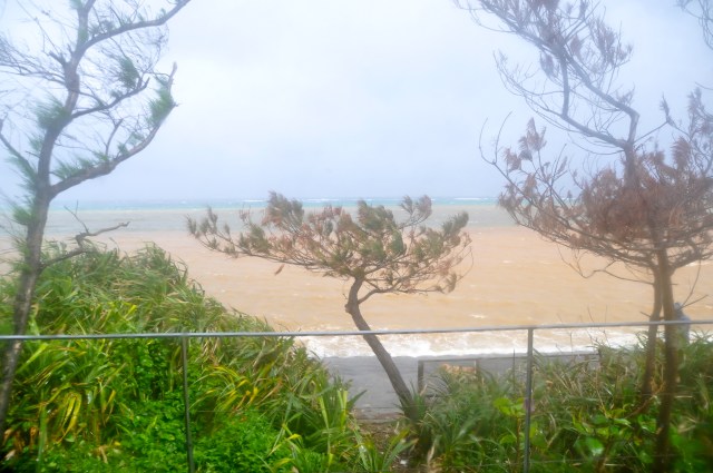 If you are caught on a golf course during a storm and are afraid of lightning, hold up a 1-iron. Not even God can hit a 1-iron.