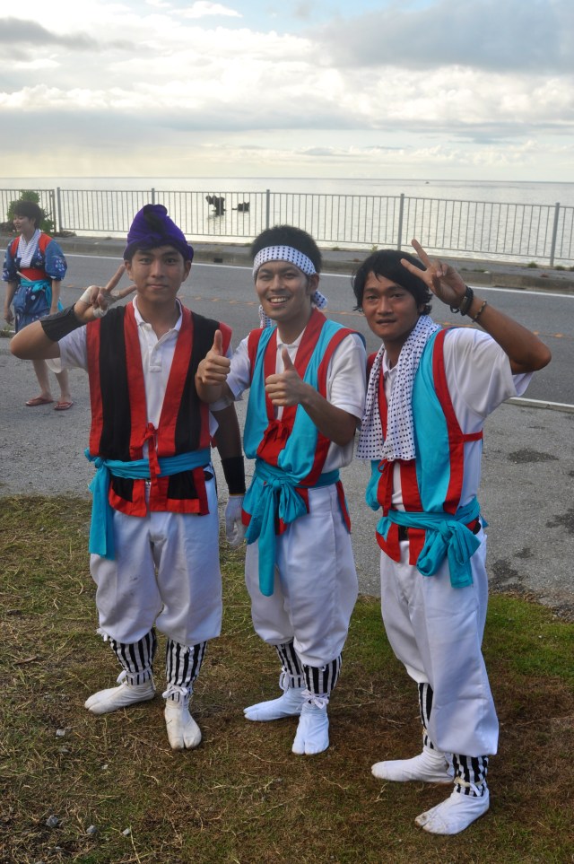 It's seven o'clock and I want to rock Want to get a belly full of beer