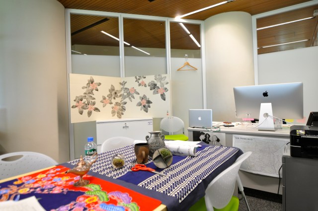 Check ou this video http://www.oist.jp/news-center/videos/ichiro-kikuta-yambaru-byobu-exhibition-painting-forest-full-life