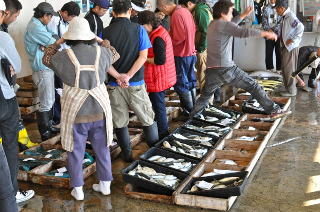 My father don't like it my brother don't like it My sister don't like it my mother don't like it Come a little baby let's jump the broomstick come and let's tie the knot 