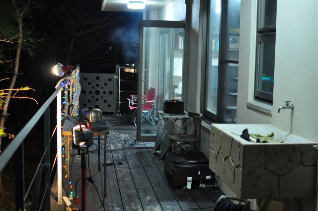 I fire up the Cobb whilst waiting for the guy.