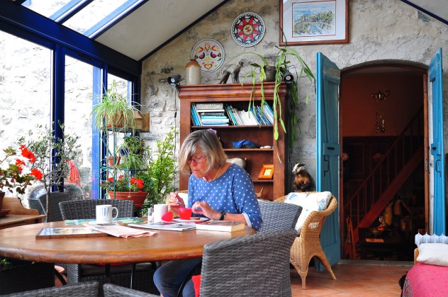 Zandra photobombed by badger