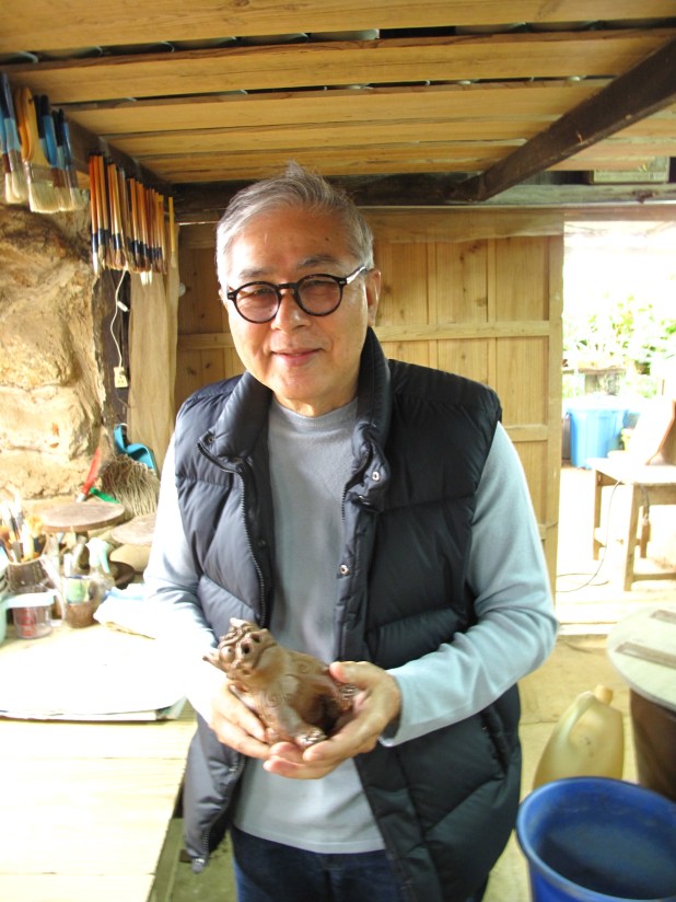 Yamada sensei, the world's greatest ceramicist, well around here, with Ben's shisa.