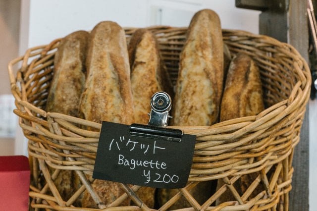 At the university, there are freshly baked Baguettes as from 4:00 every evening. They are totally like flavorful and streaks ahead of the majority of the tired sticks available in Freeeeeance.
